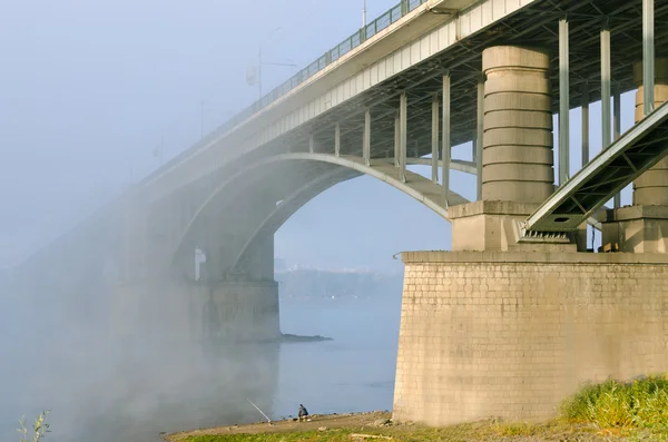 Stein- und Stahlbrücke — Stockfoto