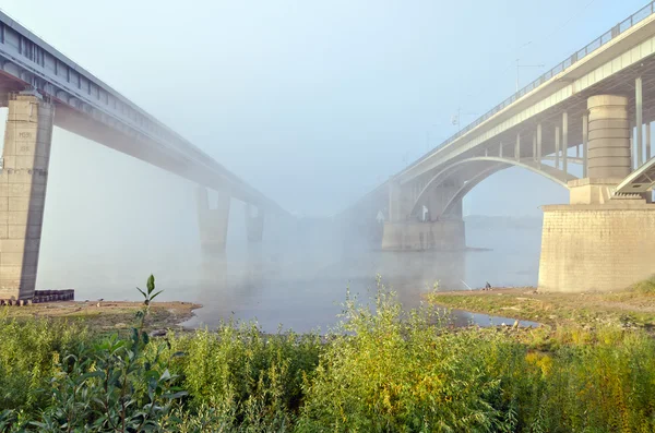 Stein- und Stahlbrücke — Stockfoto