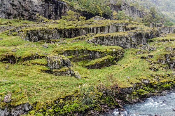 Bergsflod — Stockfoto