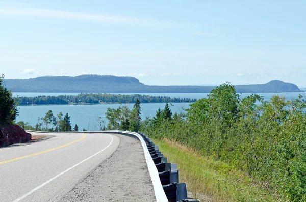 Autopista TransCanada a lo largo de Superior Lake shore — Foto de Stock