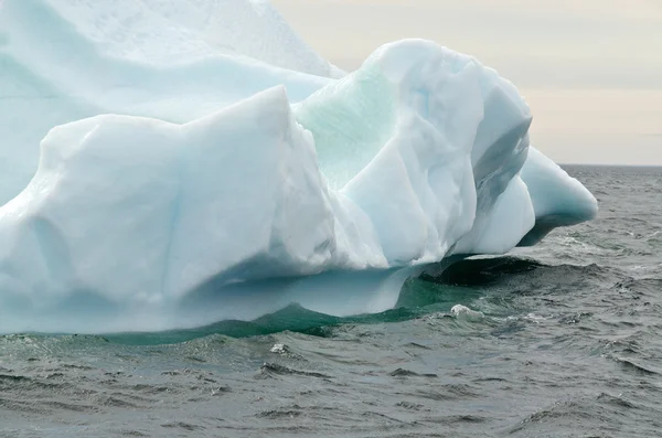 Iceberg bianco brillante — Foto Stock