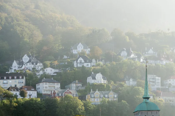 Kleine huizen op heuvels — Stockfoto