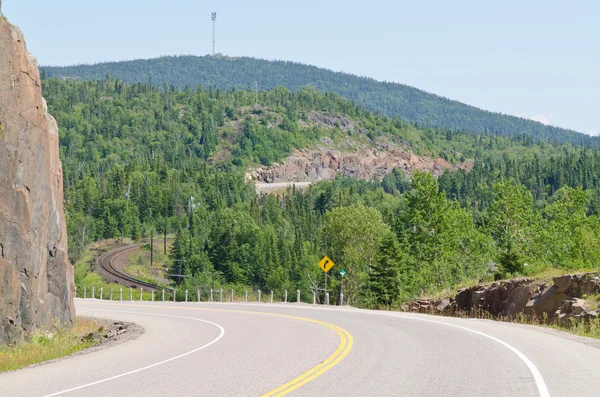 TransCanada highway along Superior Lake shore — Stock Photo, Image