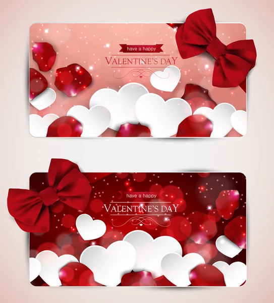 Valentinstag-Karten mit Schleife, Papierherzen und Rosenblättern — Stockvektor