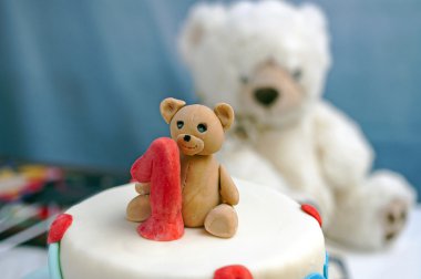 İlk doğum günü dekorasyon kek üzerine