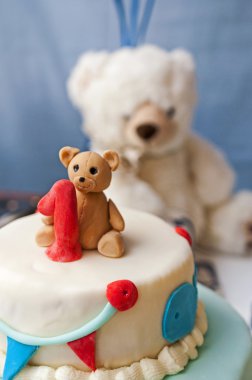 İlk doğum günü dekorasyon kek üzerine