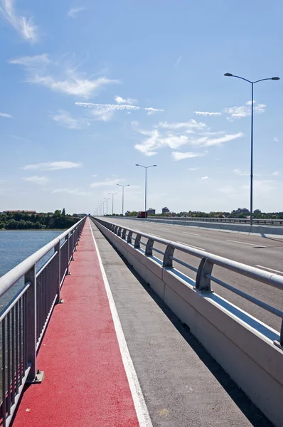 Nehir köprüsü çizgileri