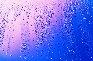 yoğunlaştırılmış su damlaları