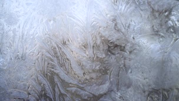 玻璃上的霜冻图案，窗户上的背景纹理 — 图库视频影像