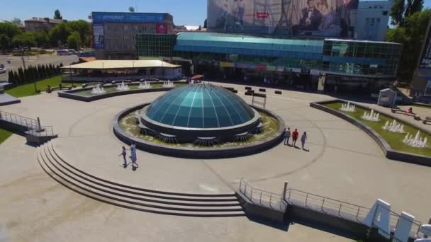 VINNYTSIA, UKRAINE - maj 2021: Budynek ze szklaną kopułą — Wideo stockowe