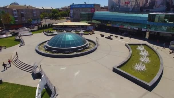 VINNYTSIA, UKRAINE - maj 2021: Budynek ze szklaną kopułą — Wideo stockowe