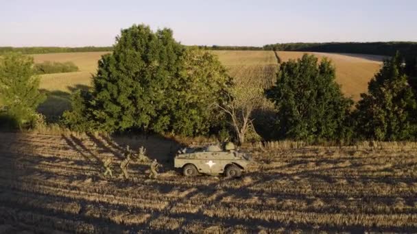 DONBASS, UKRAJINA - Srpen 2020: Vojenská cvičení na východní Ukrajině. — Stock video