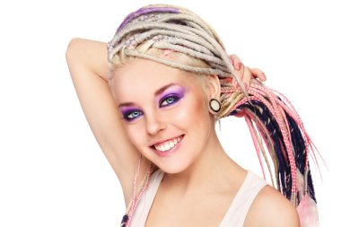 dreadlocks ile gülümseyen kız