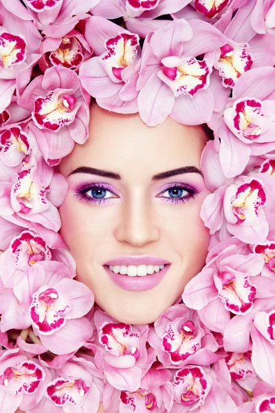 Mujer con maquillaje elegante — Foto de Stock