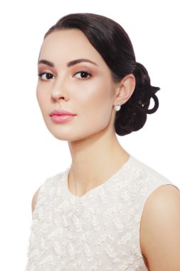 Gelin şık makyaj ile