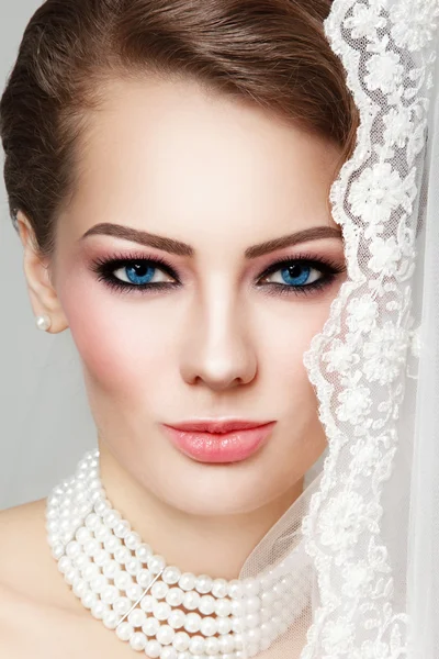 Portrét mladé krásné nevěsty — Stock fotografie