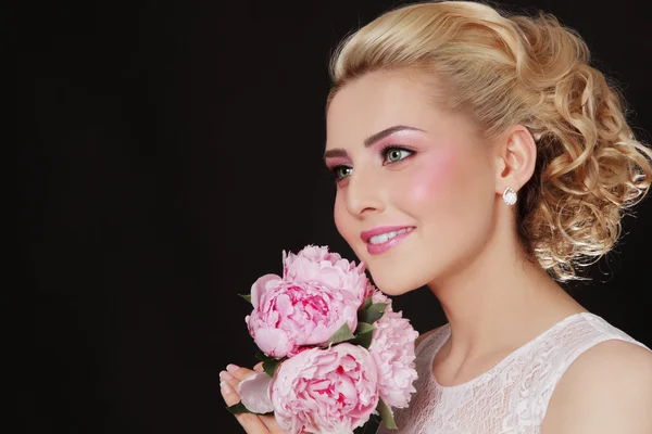 Bride with stylish prom hairdo — Stock Photo, Image