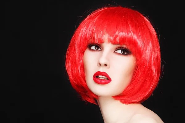 Kırmızı peruk seksi kız — Stok fotoğraf