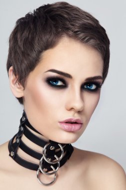 seksi kadın siyah deri yaka