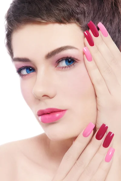 Mujer con manicura rosa de lujo — Foto de Stock
