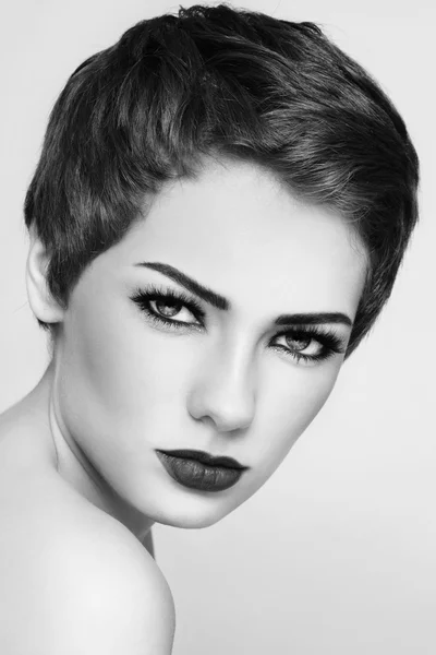 Frau mit stylischem Make-up — Stockfoto