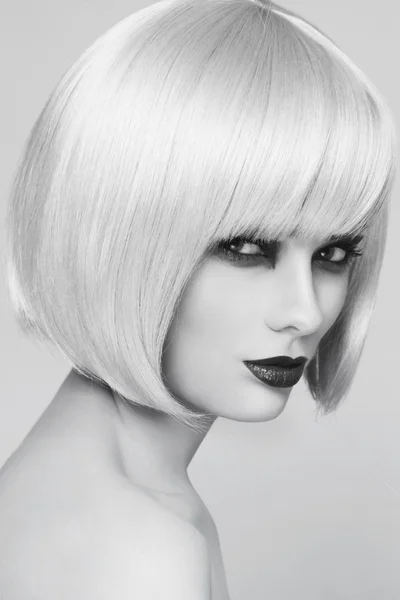 Beautiful woman with stylish bob haircut — Stock Photo, Image