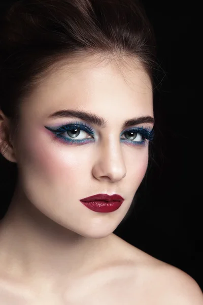 Chica con colorido maquillaje de lujo — Foto de Stock