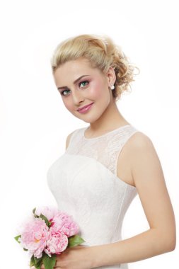 dantelli elbise gelin gülümseyen