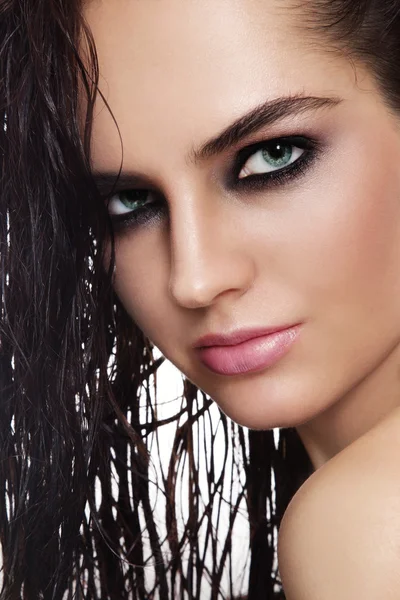 Woman with dewy skin and smoky eyes — Stock Photo, Image