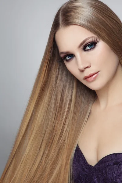 Woman with long hair and false eyelashes — Stock Photo, Image