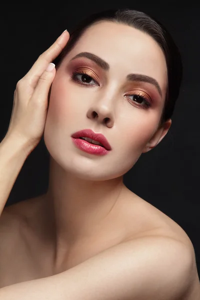 Stílusos make-up a gyönyörű nő — Stock Fotó