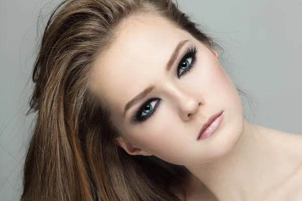 Teen woman with smoky eyes make-up — Stock fotografie