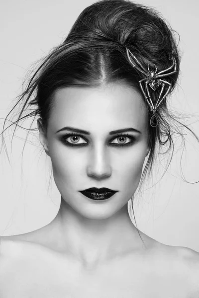 Vrouw met stijlvolle gotische make-up — Stockfoto