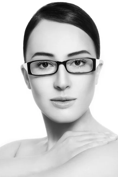 Krásná žena v stylové brýle — Stock fotografie