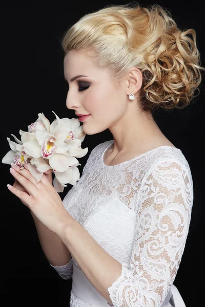 Smiling slim blonde bride — Stock Photo, Image