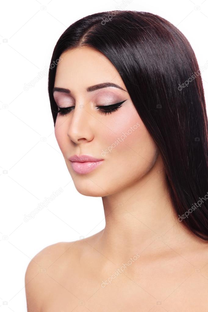 brunette woman with winged eyes