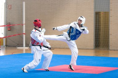 Yarışmacılar Taekwondo yarışmaya katılmak