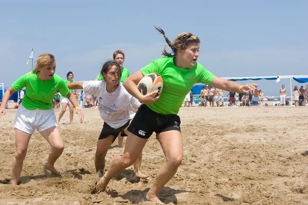 女子沙滩橄榄球 — 图库照片