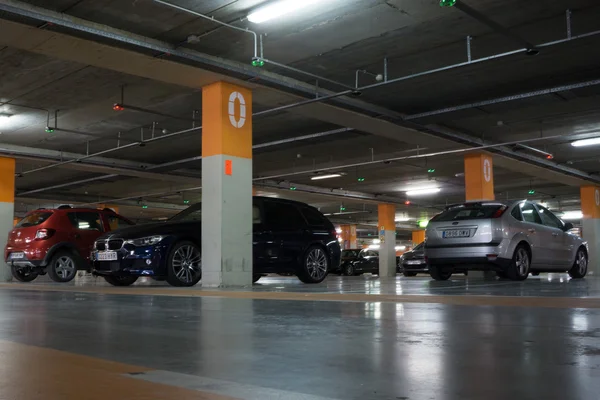 Luchthaven parkeergarage — Stockfoto