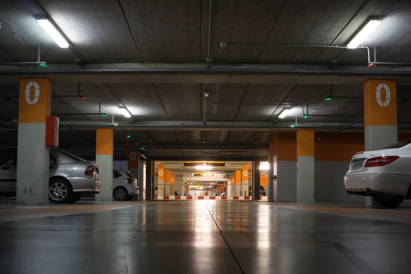 Аеропорт гараж — стокове фото