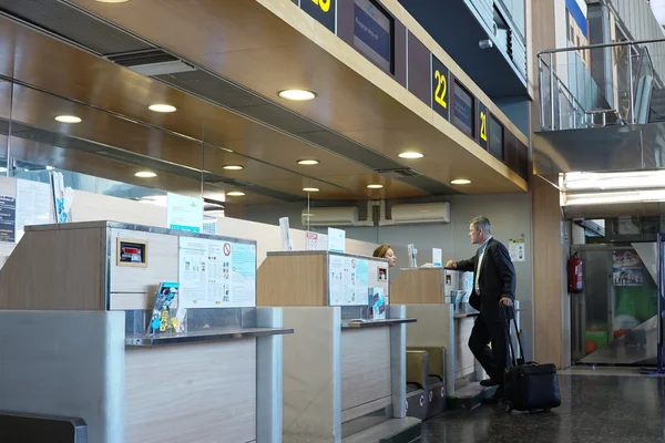 Аеропорт стійці реєстрації — стокове фото