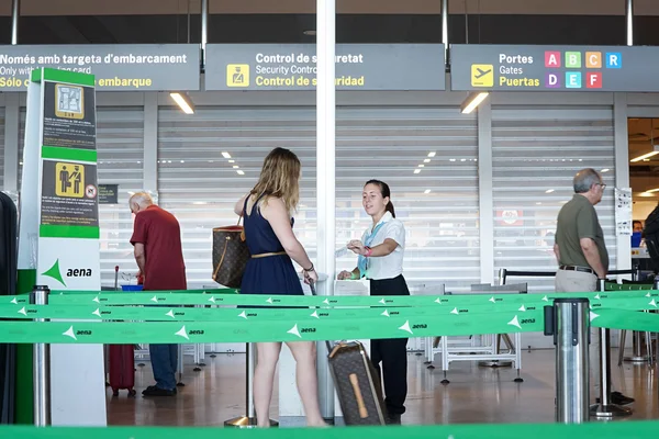 Repülőtér biztonság vonal — Stock Fotó