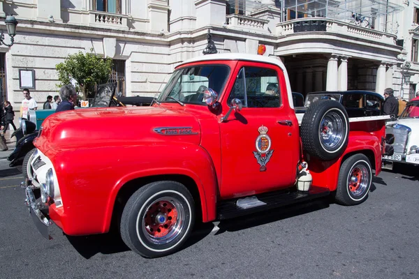 Класичний Ford F 100 вантажівка — стокове фото