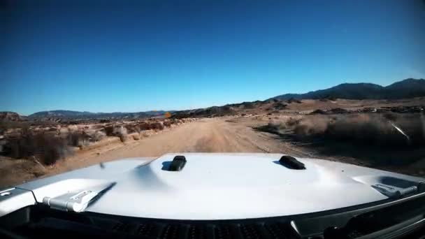 在加州越野公园的泥泞路上驾驶的Dashcam时光机 — 图库视频影像