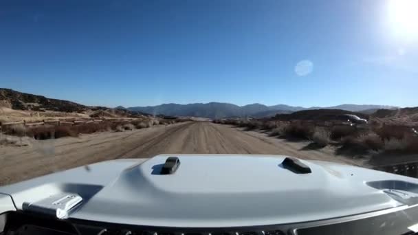 ゴーマン カリフォルニア オフロードエリアを通る未舗装道路の運転 — ストック動画