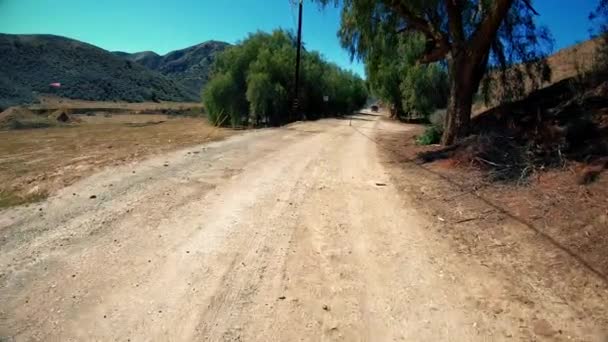 Langzaam Rijden Naar Beneden Lege Prive Dirt Ranch Road — Stockvideo