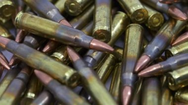 Tüfek 5.56 Doldurulmuş Mühimmat Yığını Çevirme Kapanışı 