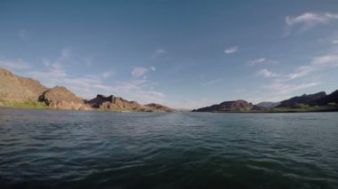 Yavaş ileri hareketli colorado Nehri üzerinde