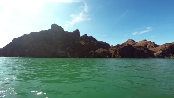 Vista panorámica desde el barco a lo largo del río Colorado — Vídeo de stock