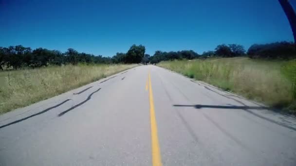 Meio de condução rodoviária POV — Vídeo de Stock